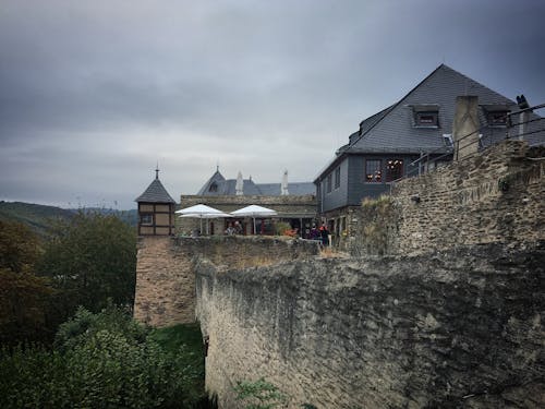 2018年10月，德国莱茵兰 普法尔茨州布劳巴赫附近山上的马克斯堡城堡