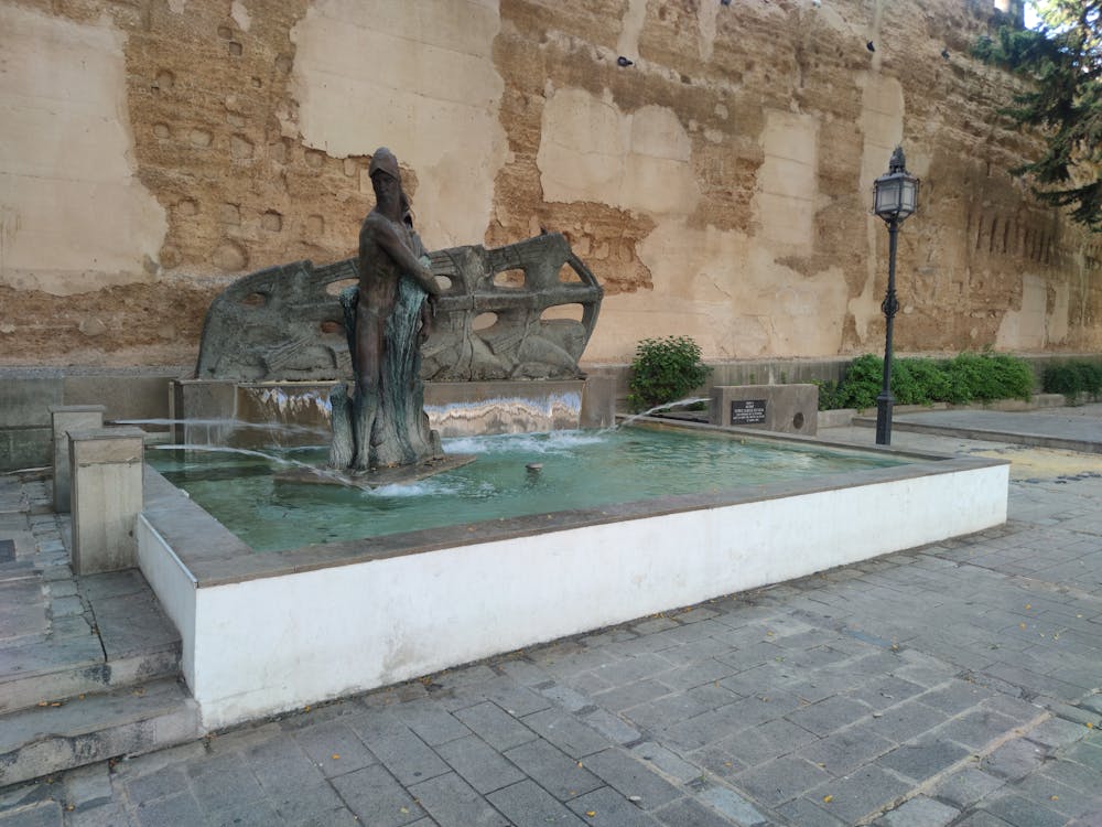 fuente monumento dedicada a Alvar Núñez cabeza de vaca