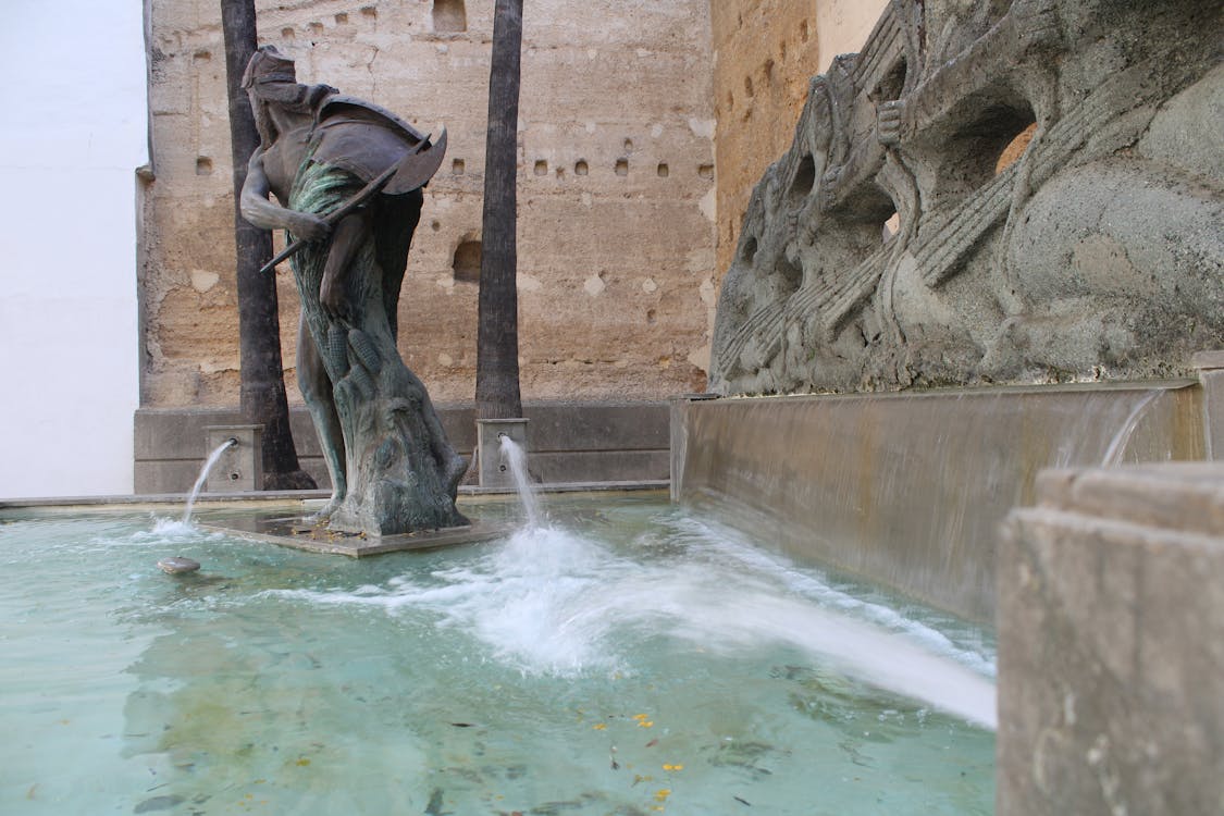 fuente monumento dedicada a Alvar Núñez cabeza de vaca