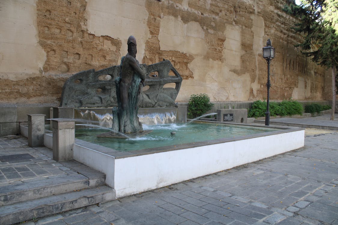 fuente monumento dedicada a Alvar Núñez cabeza de vaca