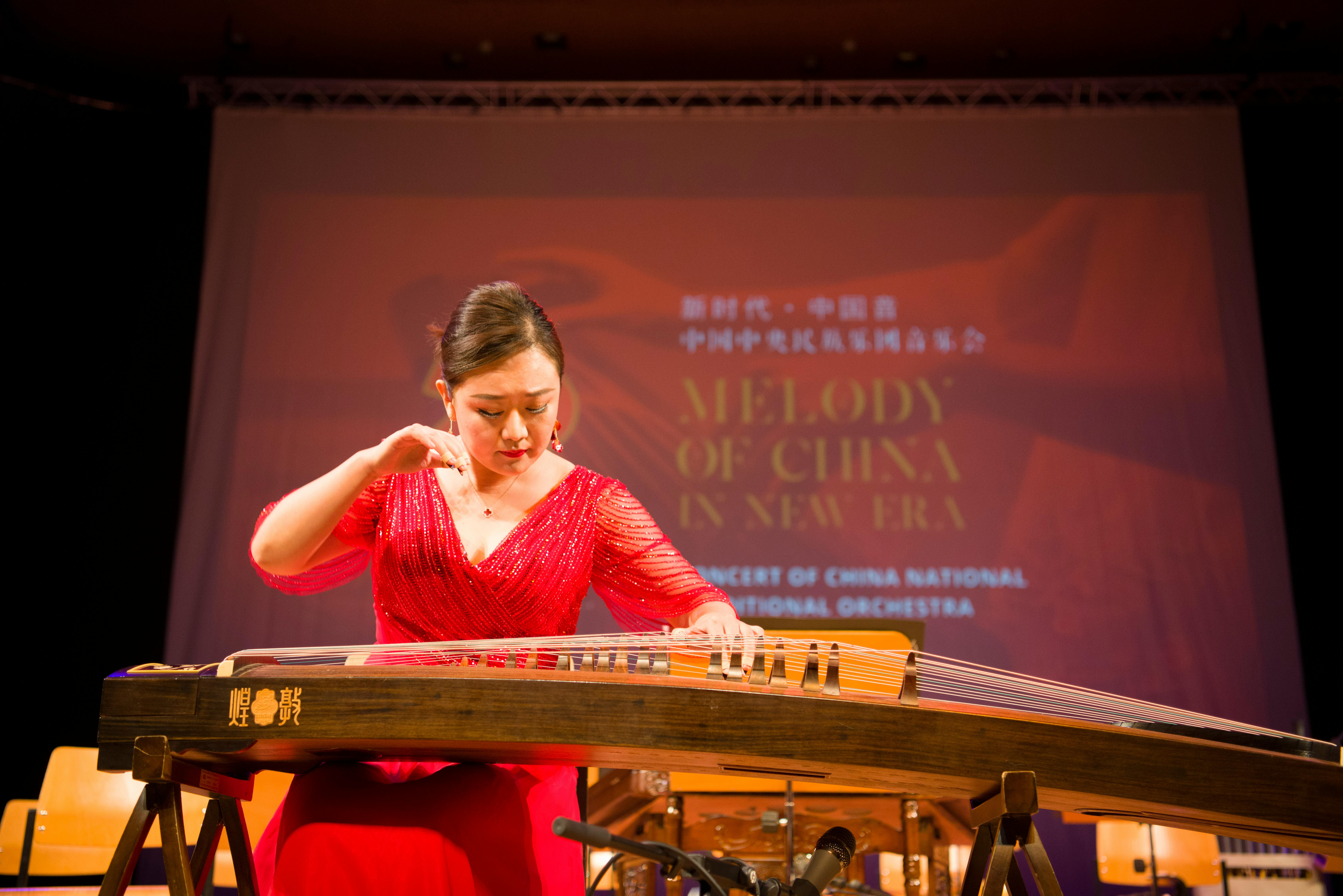 Musician with Guzheng during Concert · Free Stock Photo