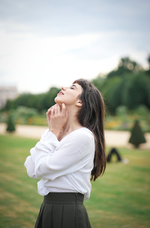 Immagine gratuita di capelli lunghi, capelli neri, donna