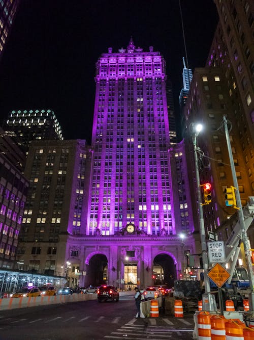 가장 보라색, 거리, 고층 건물의 무료 스톡 사진