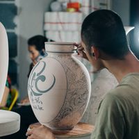 Kilnfolk Studio shop avatar, glazed ceramics — photo by Sứ Bát Tràng on Pexels