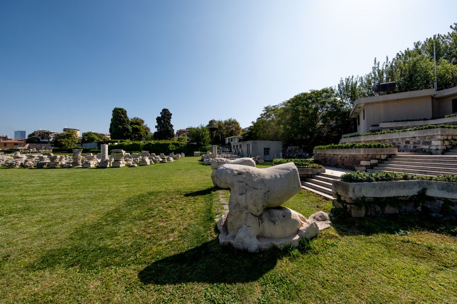 Explore the ancient Agora of Smyrna in İzmir with clear blue skies and sunlight highlighting historical ruins.