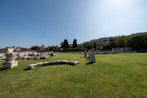 Free Explore the ancient ruins at the Agora of Smyrna in İzmir, Türkiye. Perfect for travel and history enthusiasts. Stock Photo