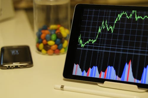 Free White Android Tablet Turned on Displaying a Graph Stock Photo