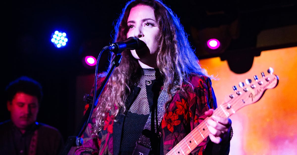 Photo gratuite de artiste, cabriolet, chanteur