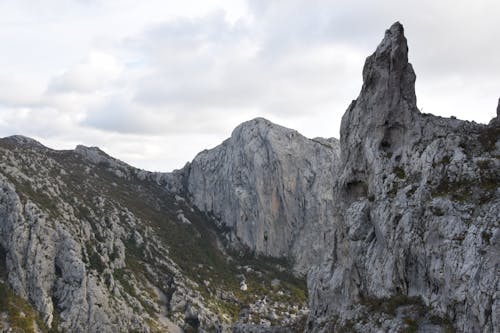 aşırı arazi, dağ doruğu, dağ silsilesi içeren Ücretsiz stok fotoğraf