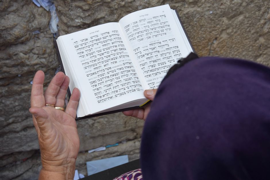 Siratófal éjszakai látogatás: spirituális élmény zsidó zarándokokkal – Jewish pilgrims praying Western Wall