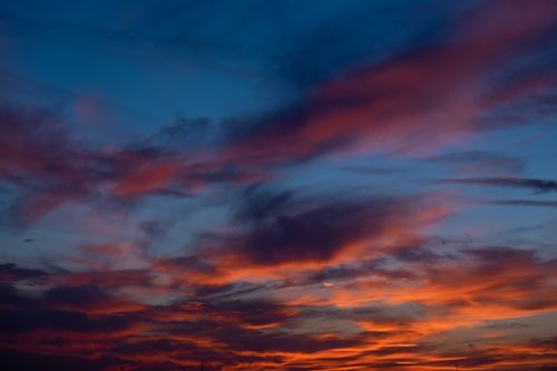 Free Captivating view of vibrant orange and blue clouds during sunset. Stock Photo