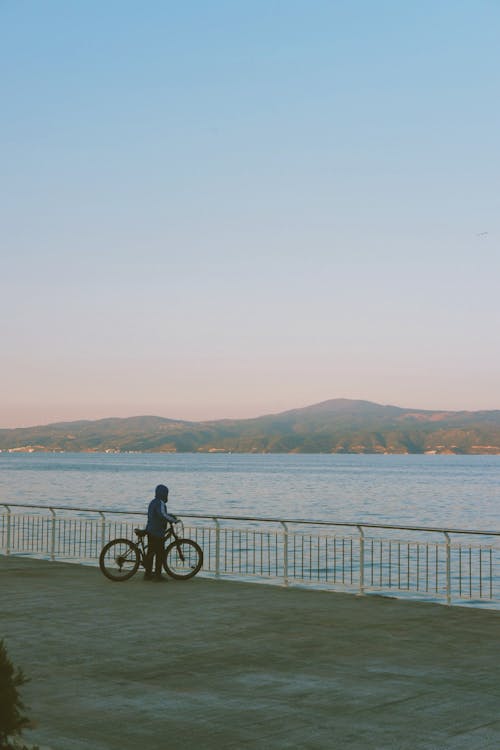 Foto d'estoc gratuïta de bici, buscant, ciclista