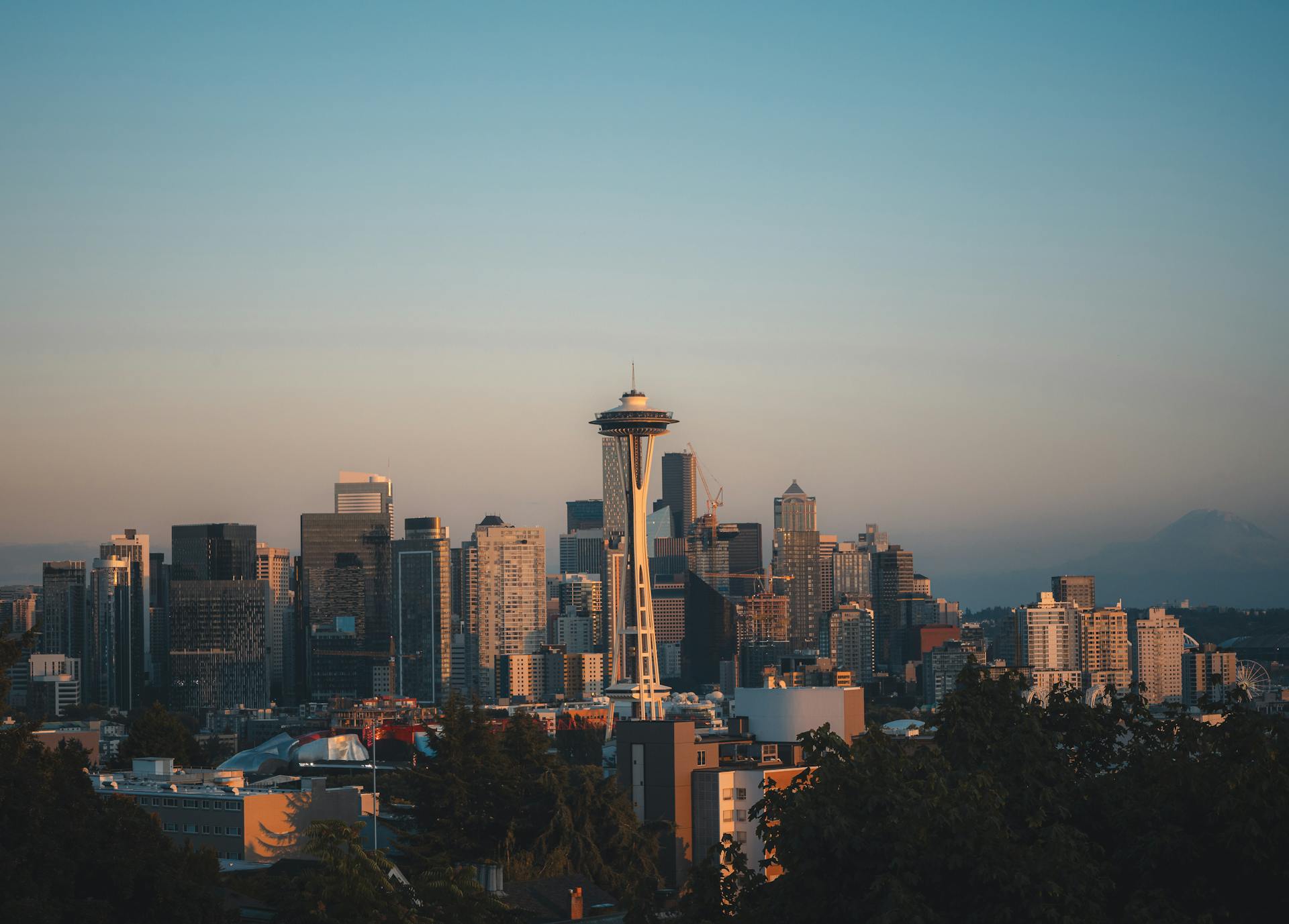 Stunning view of the Seattle skyline with the Space Needle at dusk.