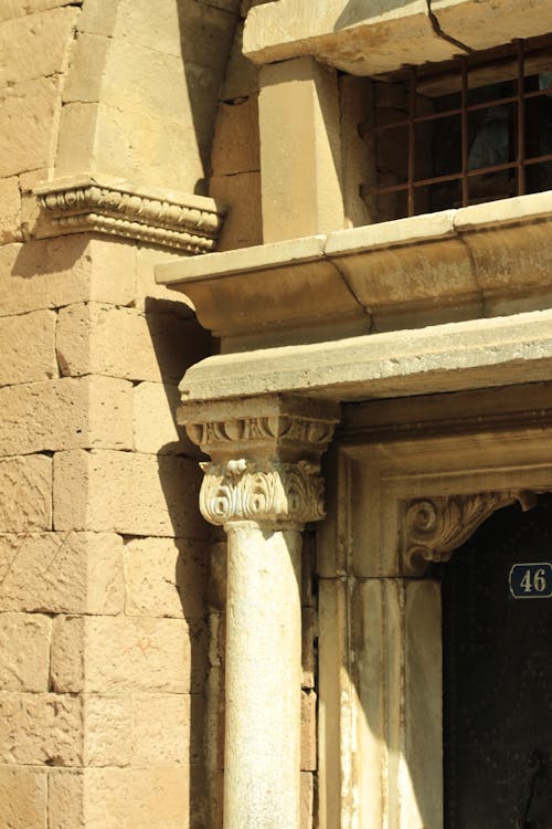 Immagine gratuita di colonna, entrata, facciata di edificio