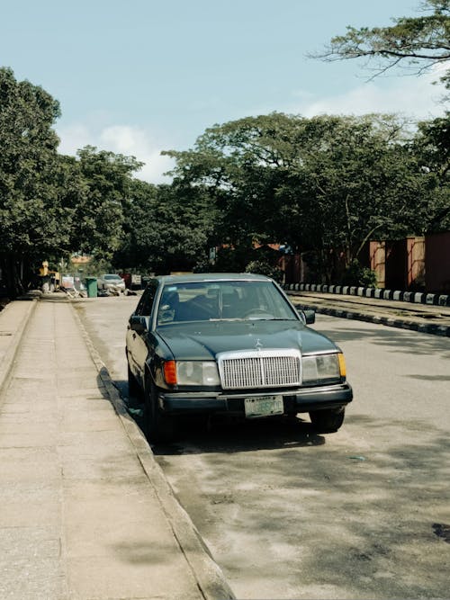 Black Mercedes W201