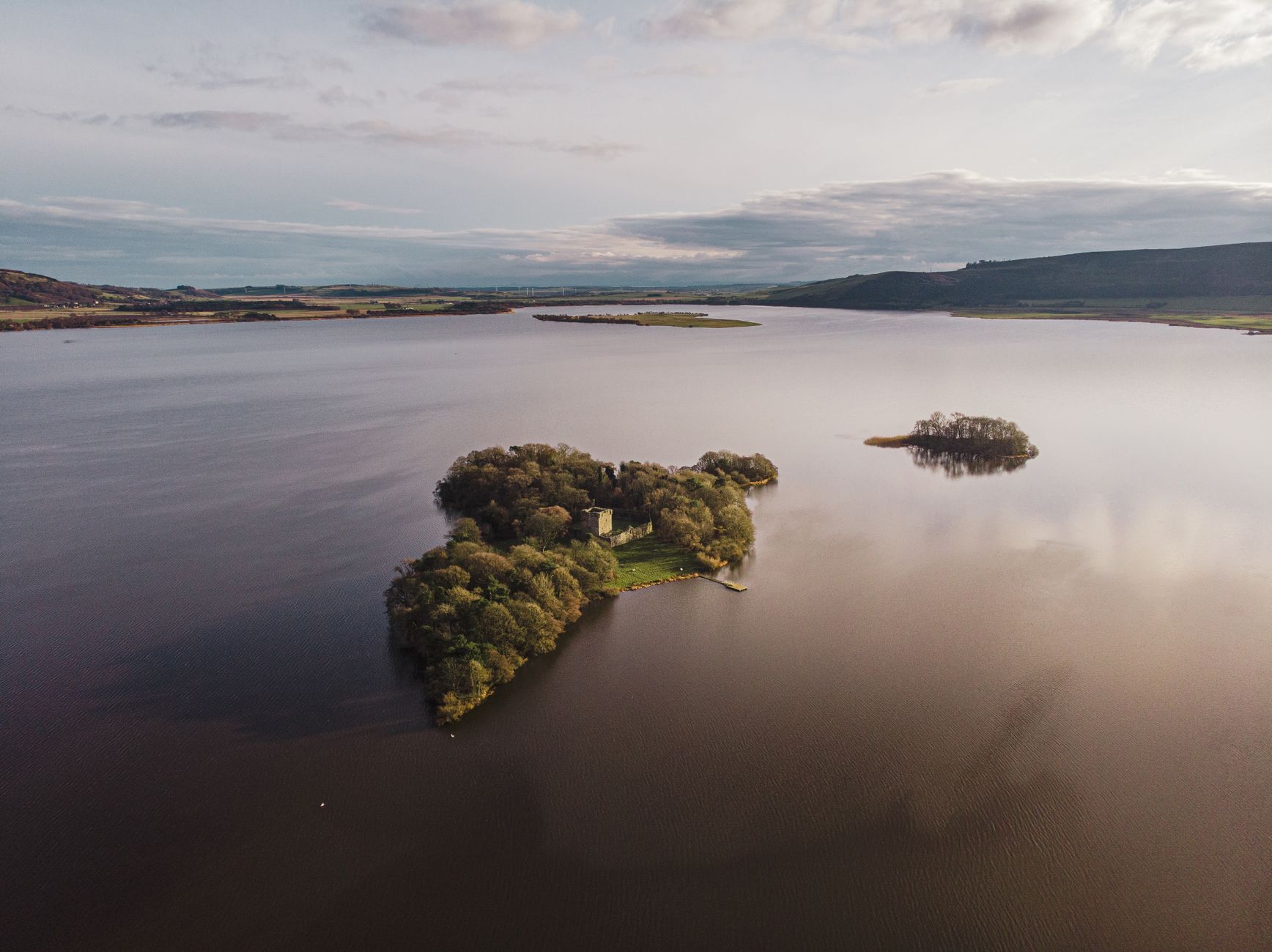 Loch Leven'de kano yapan tatilciler