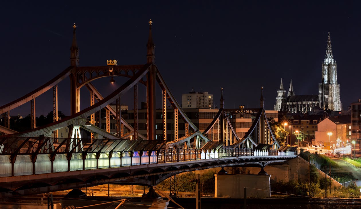 免費 夜間的城市橋樑表示 圖庫相片