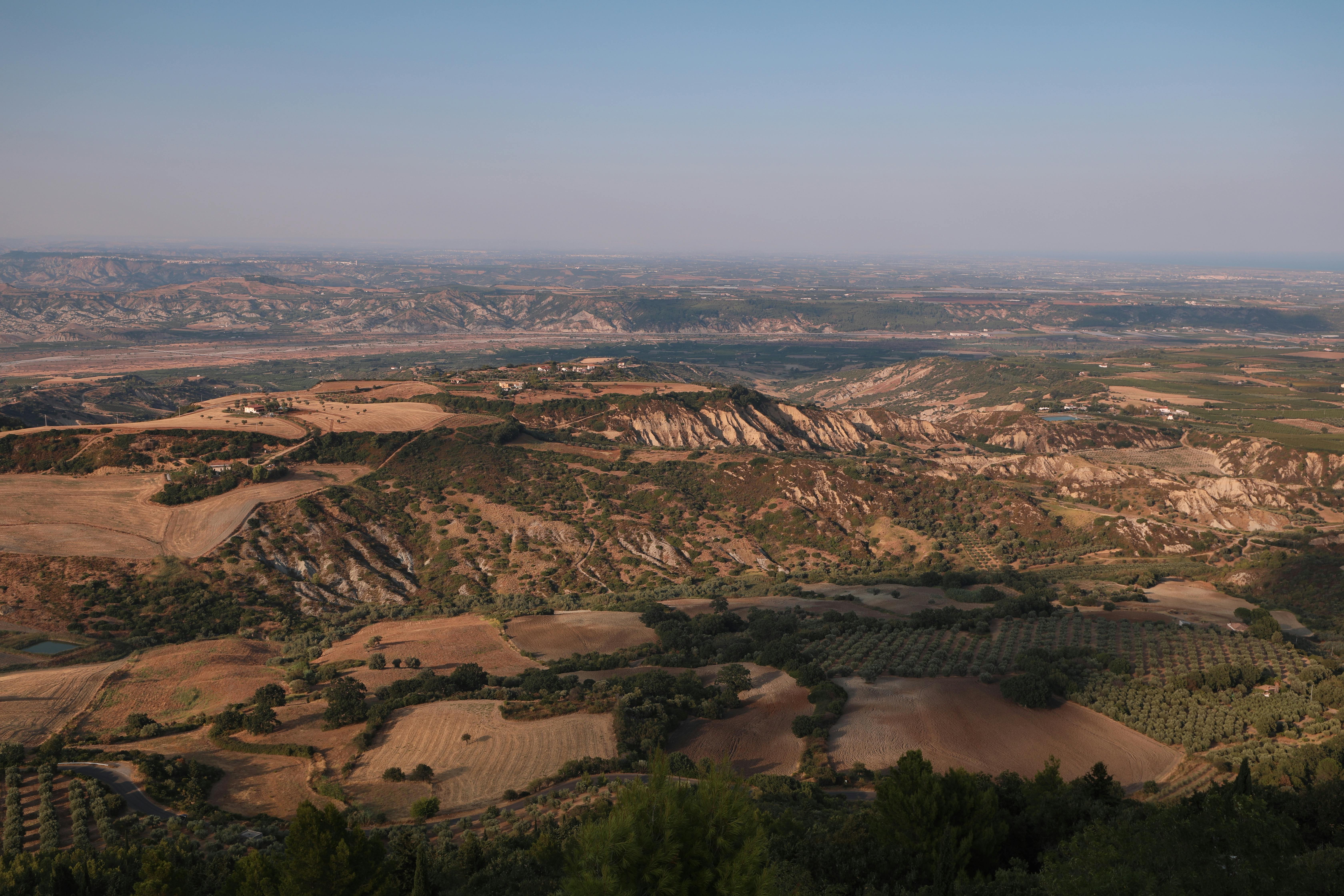 有关丘陵, 乡村景观, 佳能eos, 俯視圖, 全景, 前景, 地中海, 地勢, 地形, 夏天, 大地色调, 天性, 山谷, 巴西利卡塔,  巴西利卡塔大区, 平原, 度假胜地, 意大利乡村, 意大利南部, 意大利风景, 戶外, 户外摄影, 攝影, 旅行, 旅行目的地, 景觀, 歐洲,  海拔, 無人機, 環境, 田 ...