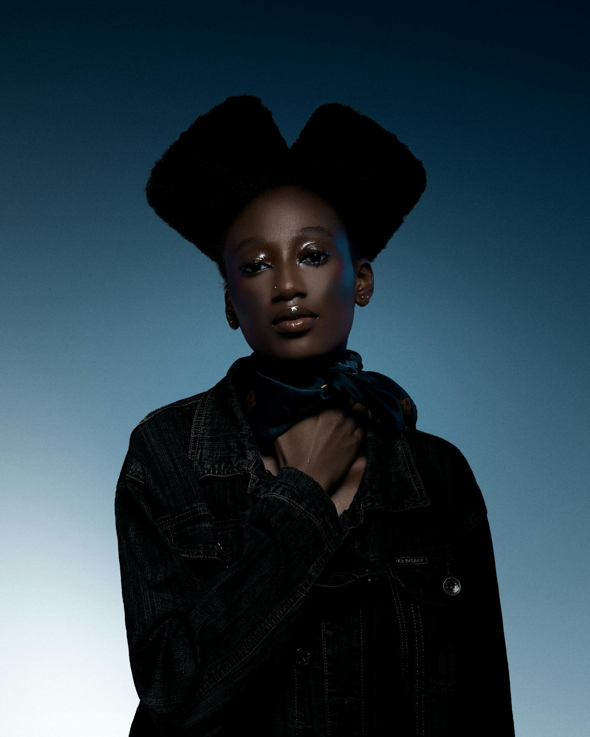 Gratis lagerfoto af afrikansk afstamning, blank hud, denim Lagerfoto