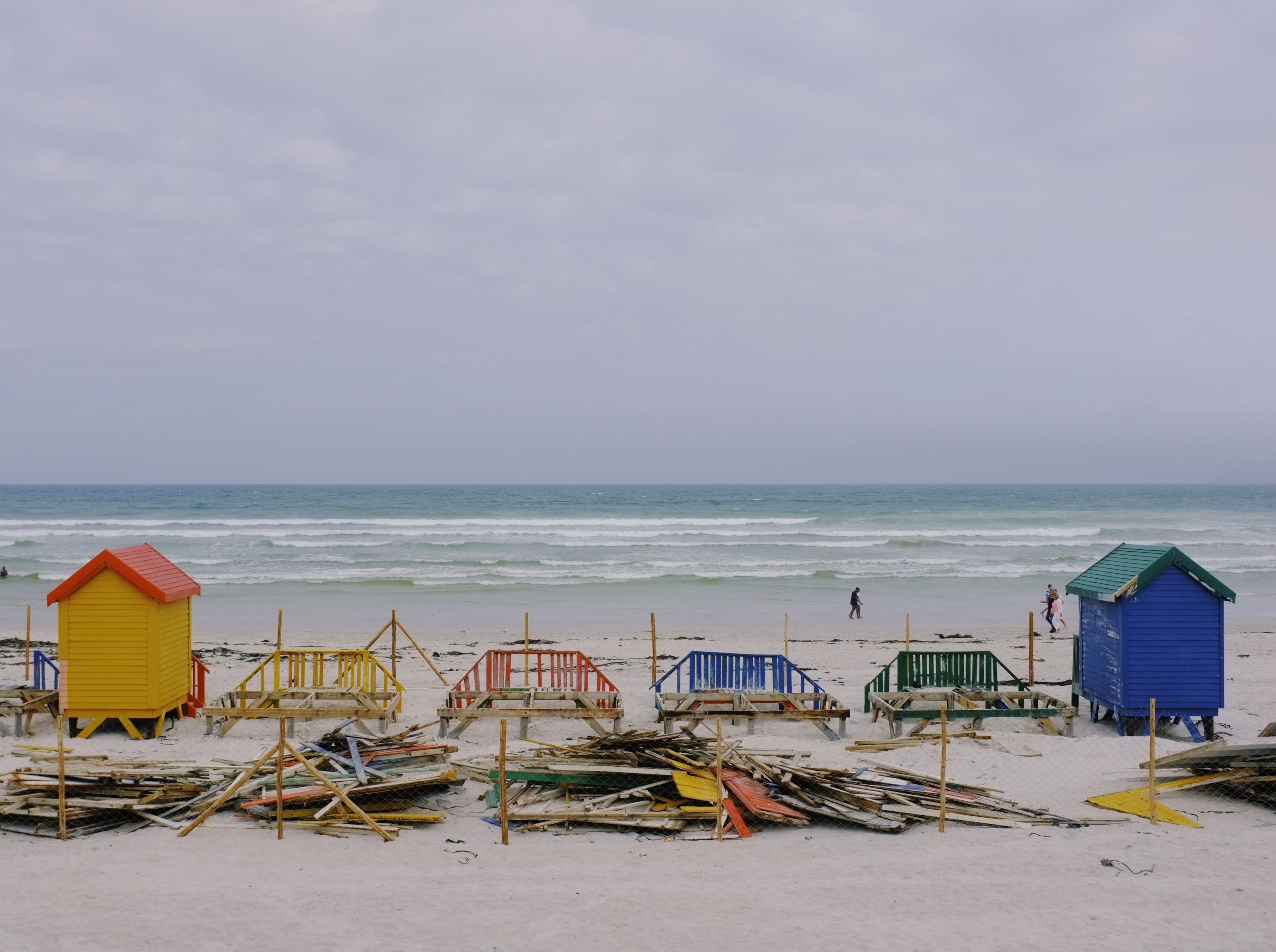 Maisons de pêcheurs blanchies à la chaux au-dessus de la plage de Paternoster, sur la côte ouest