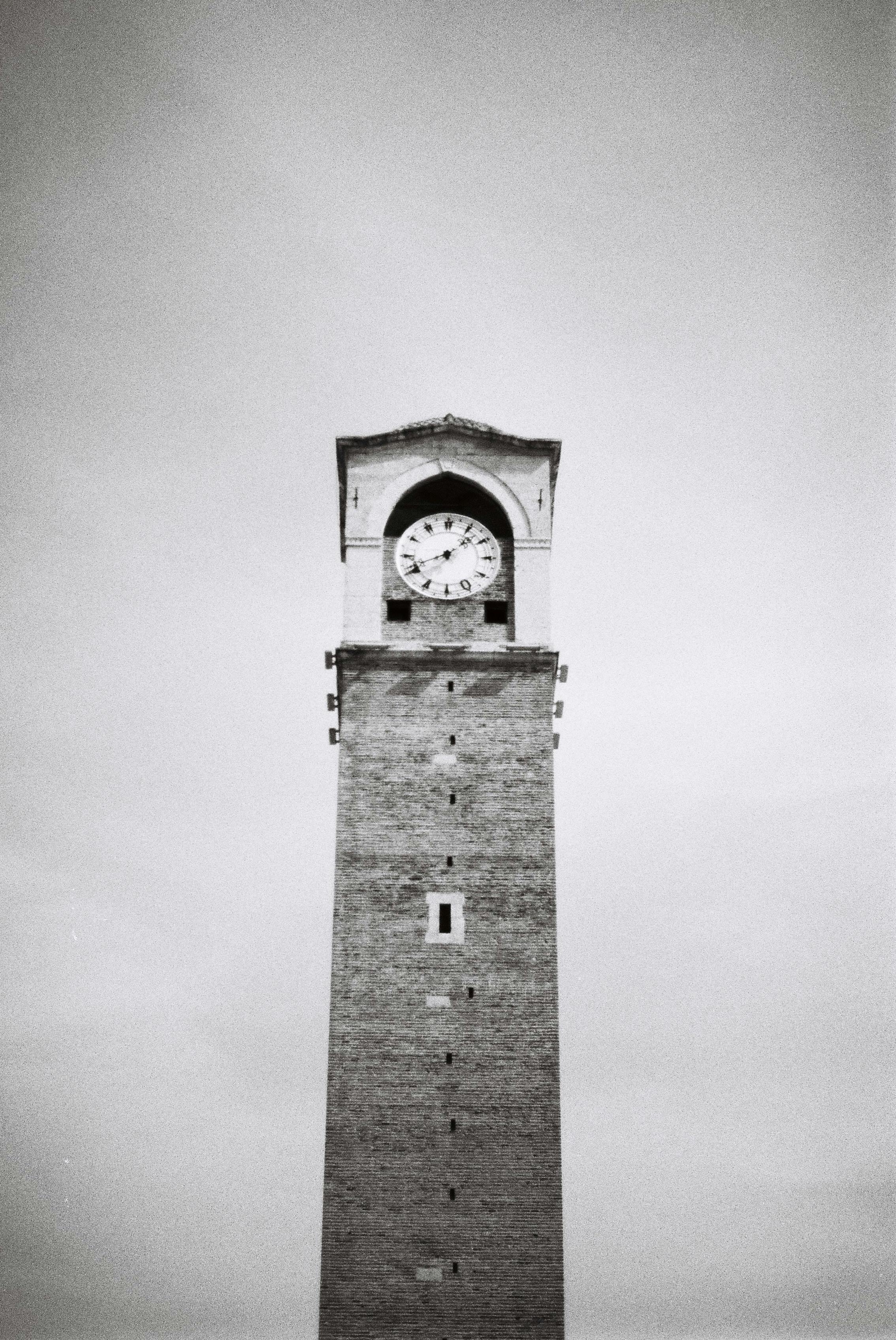 Elegant black and white photo of the iconic clock tower in Adana, showcasing its architectural beauty.