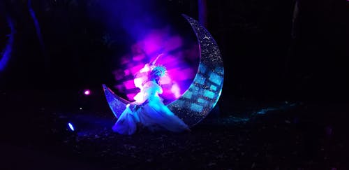 Fotos de stock gratuitas de actriz diosa de la luna, luna creciente iluminada con actriz, reina de la luna creciente