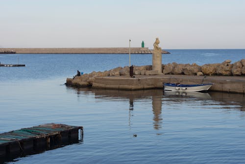 bağlı, deniz, tekne içeren Ücretsiz stok fotoğraf