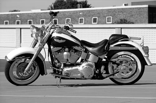 Foto d'estoc gratuïta de blanc i negre, fons de pantalla, Harley Davidson