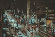 圣保罗贝拉维斯塔夜间繁忙的街道交通景观