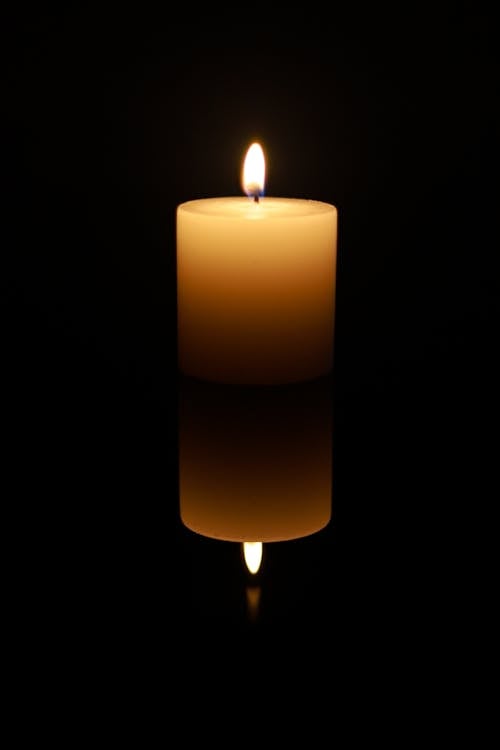 Foto d'estoc gratuïta de es multipliquen, espelma, fons negre