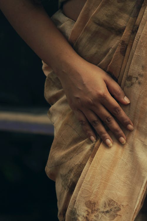 Gratis lagerfoto af hænder menneskelige hænder, hånd, kjole