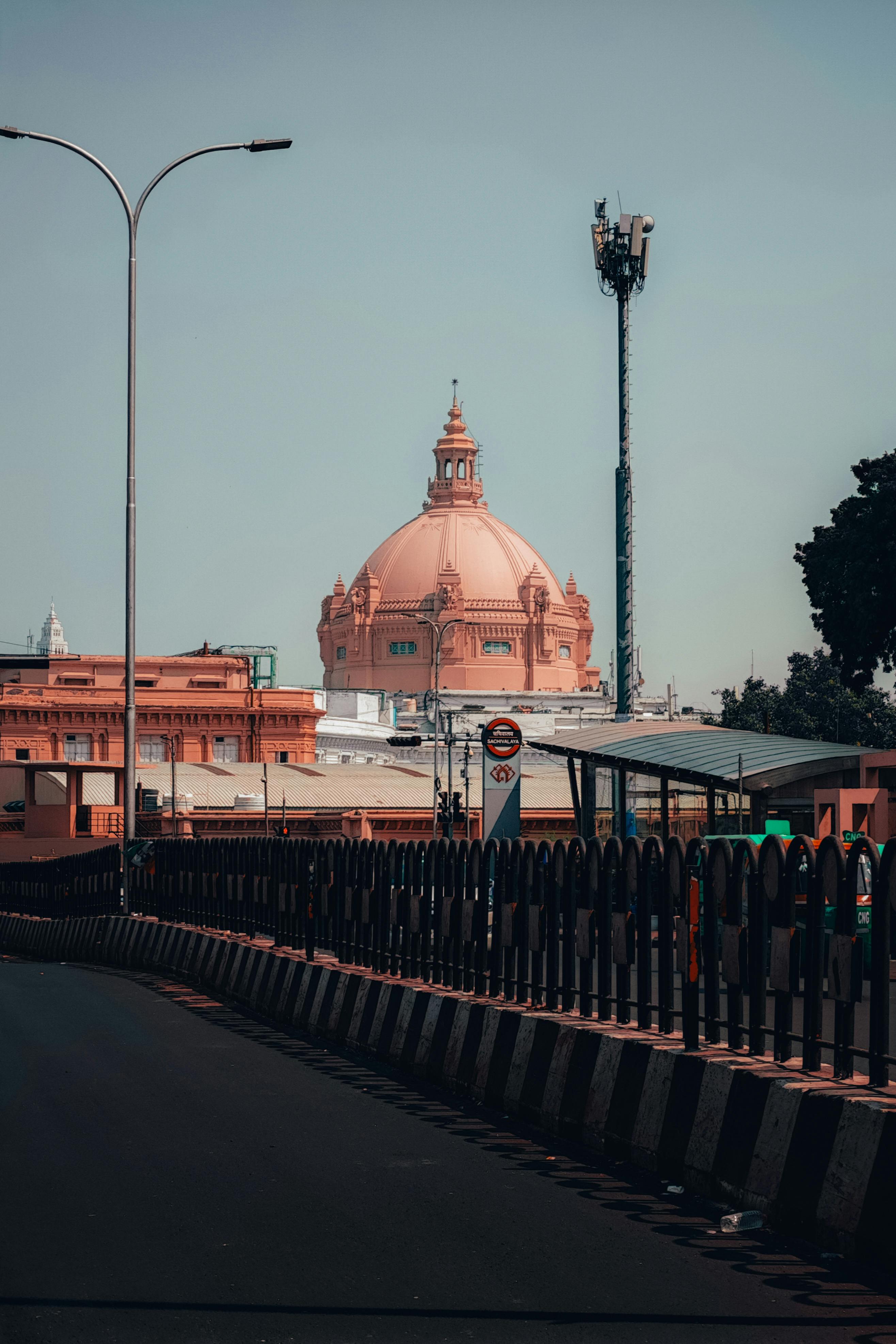 Lucknow, bada Imambara, moon, rumi gate, lucknowi, Imambara, Uttar Pradesh  HD phone wallpaper | Pxfuel