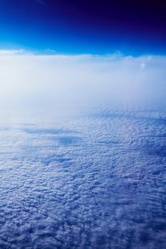 Beeindruckender Himmel & Wolken – Weltraum Hintergrundbild