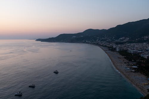Photos gratuites de aube, bord de mer, photo avec un drone
