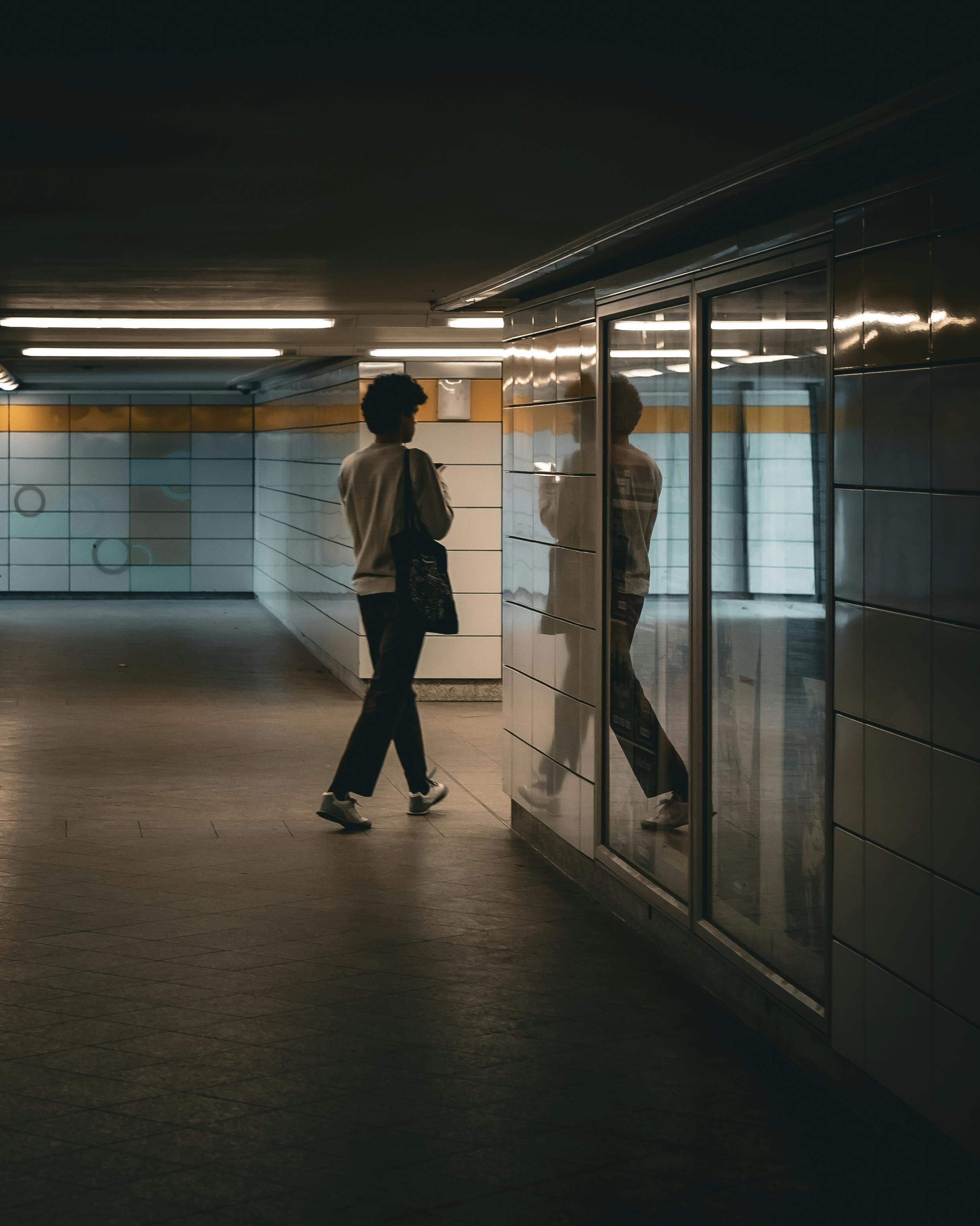 Back View of Person turning Corner in Subway Station · Free Stock Photo