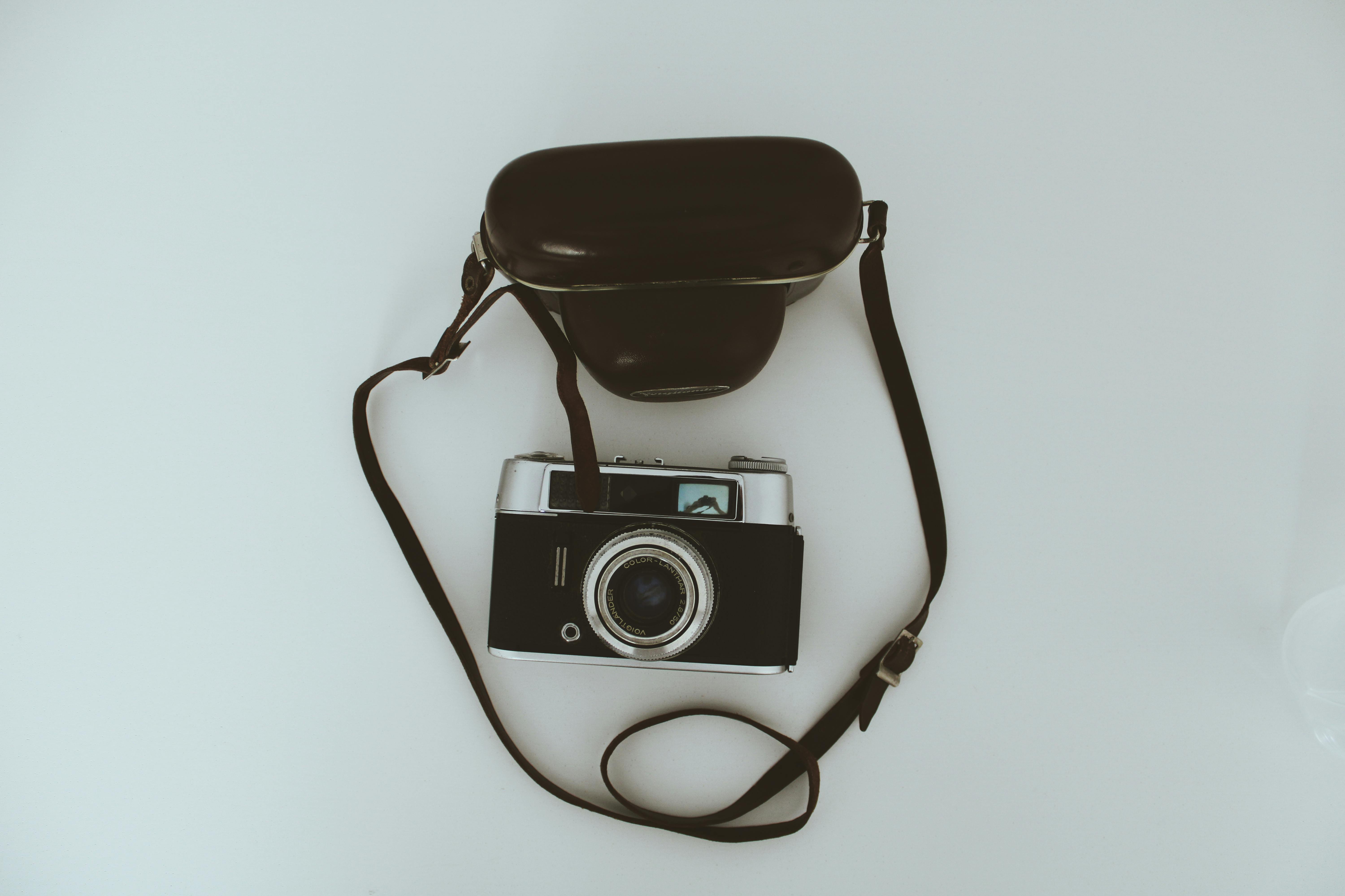 Retro camera. Vintage photocamera. Stock Photo by ©serkucher 167338642