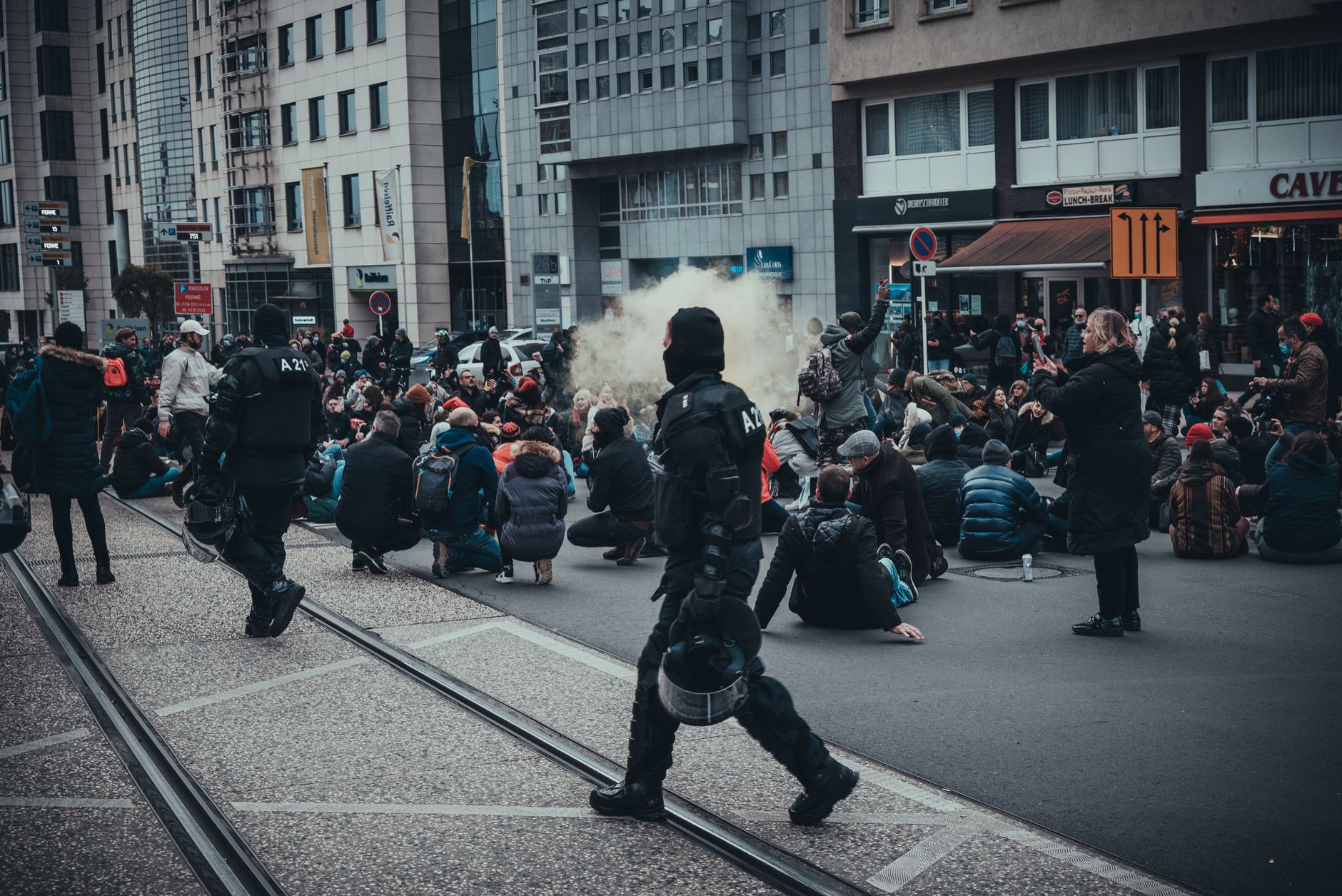 Illustration: EXCLUSIF: Le policier marseillais qui a fracassé le crâne d'Angelina et tué un jeune en 2020