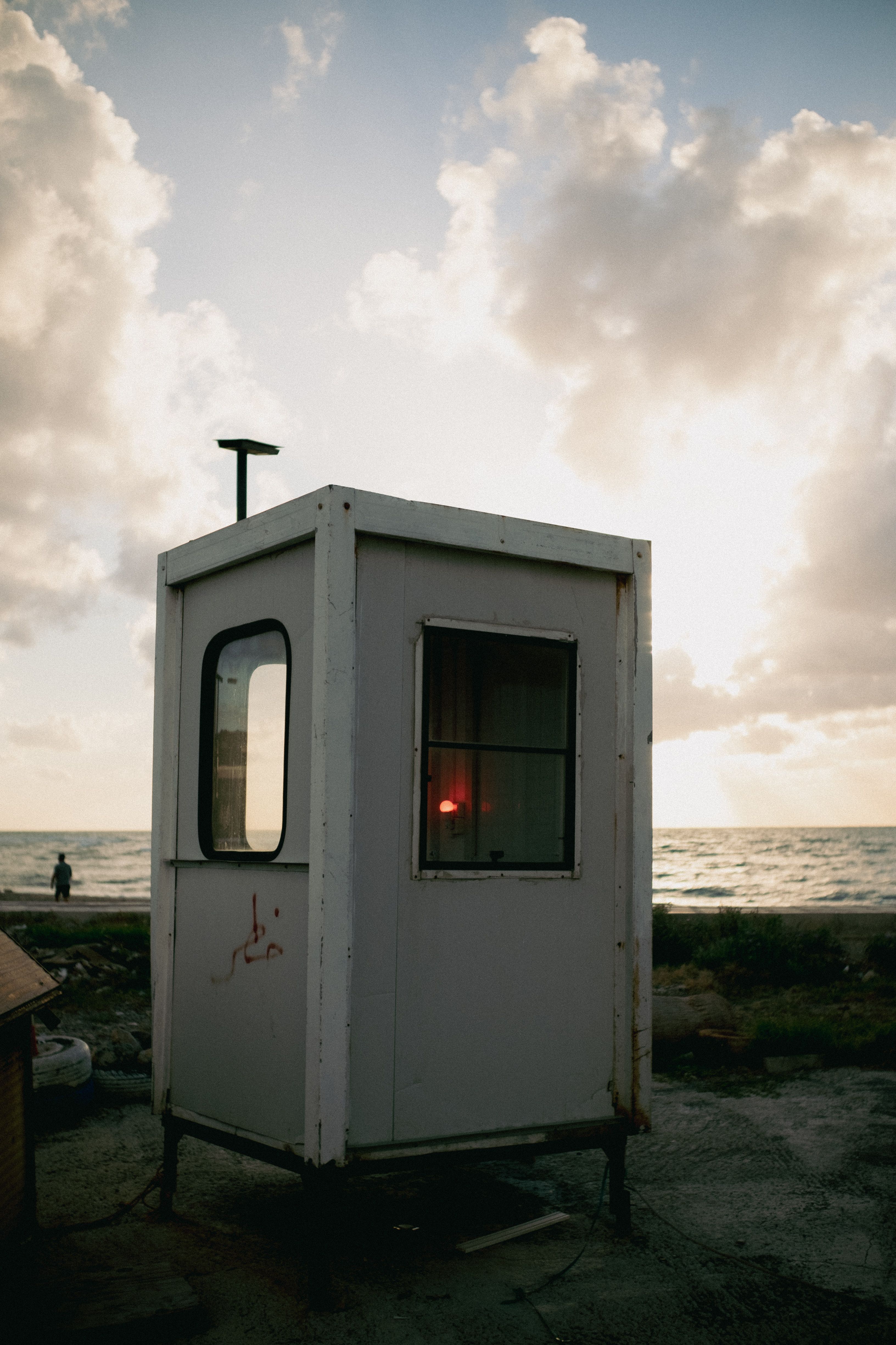 Lifeguard Shack on Beach · Free Stock Photo