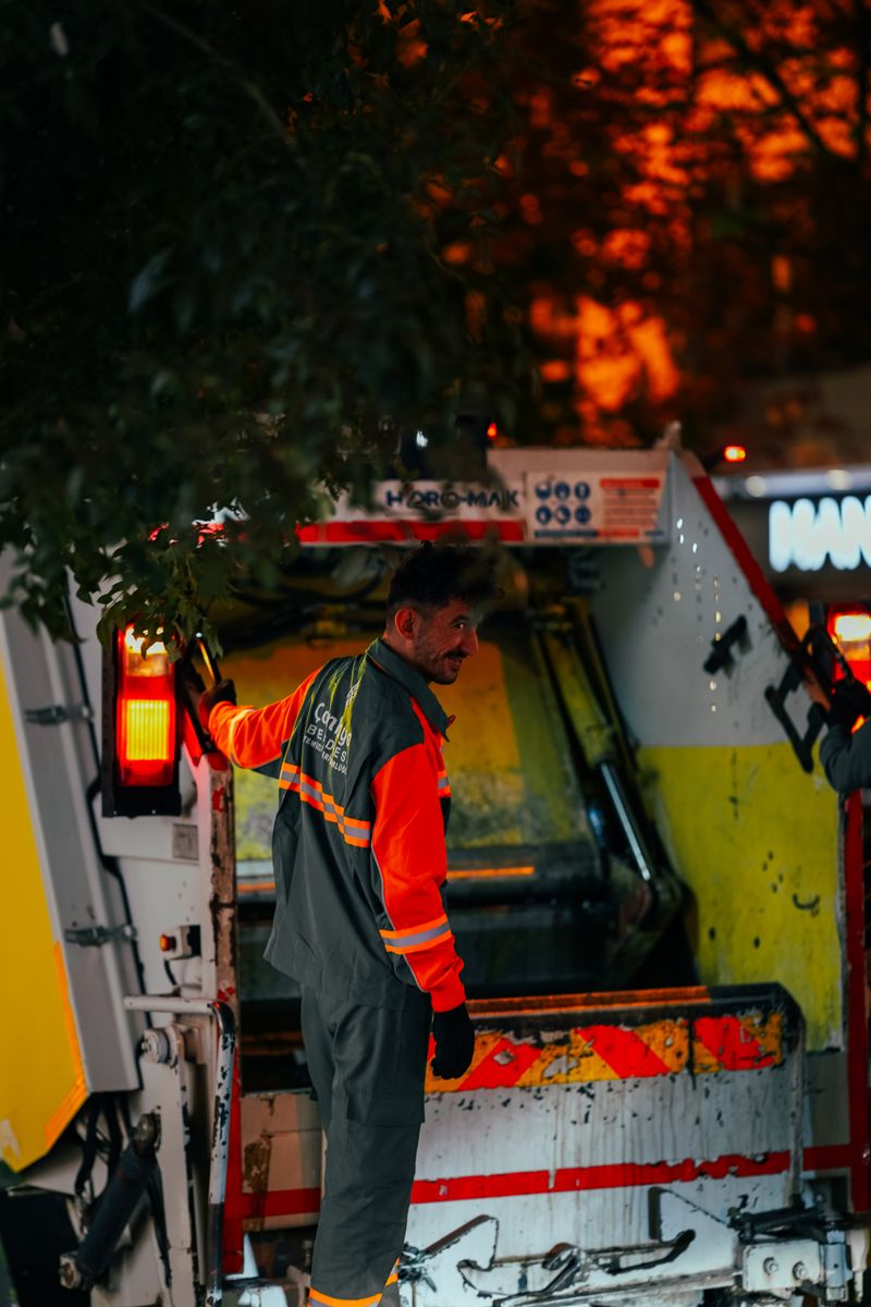 Night collection truck