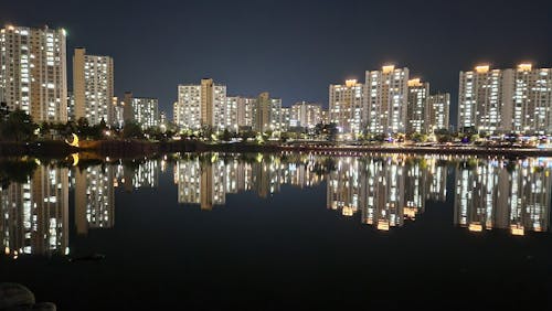 Foto stok gratis bangunan, danau, distrik perumahan