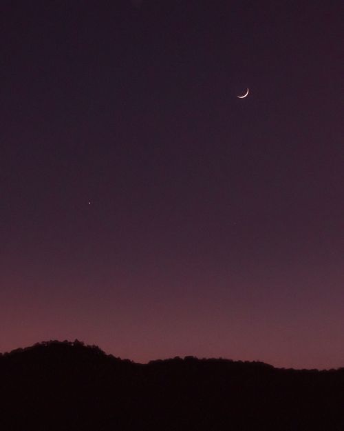 Free A tranquil night sky in Jamui, India featuring a crescent moon and stars against a purple backdrop. Stock Photo