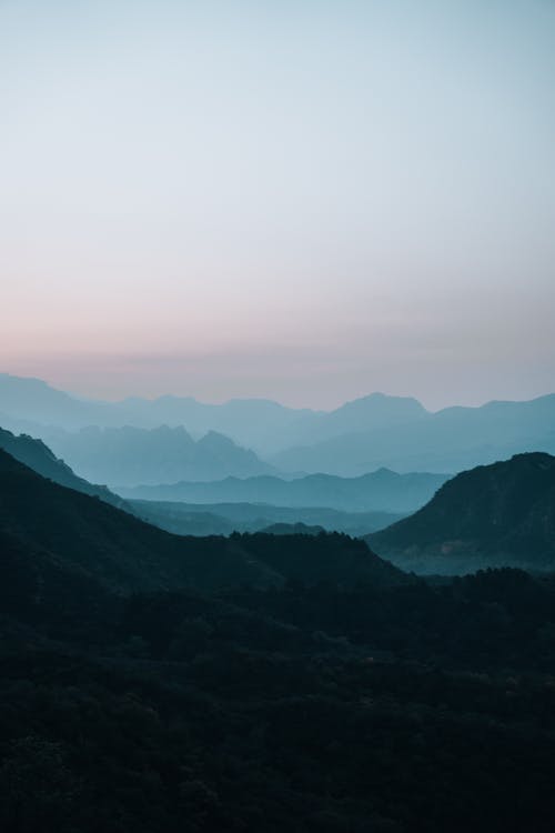 dağlar, dikey atış, gün doğumu içeren Ücretsiz stok fotoğraf