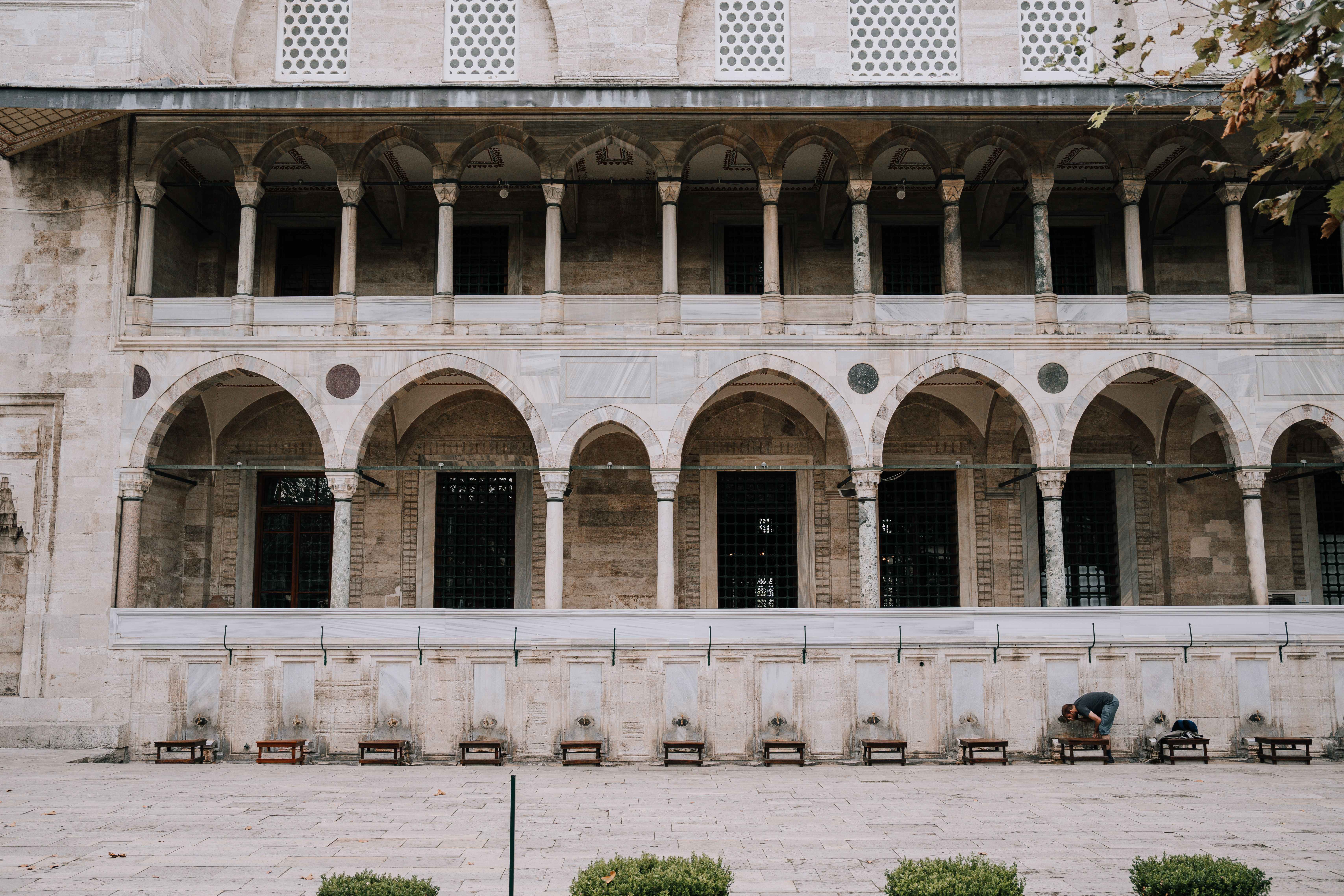 The courtyard of a building with arches and columns · Free Stock Photo