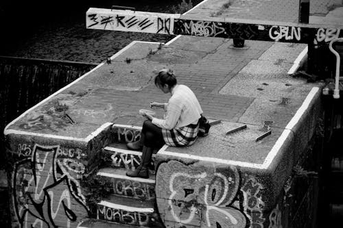 Безкоштовне стокове фото на тему «графіті, жінка, кроки»