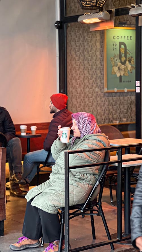 Photos gratuites de café, grand-mère, grand-mère cool