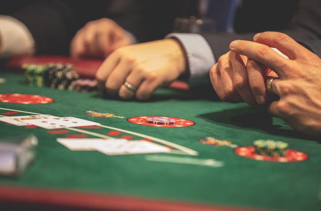 Online Casino: Spielautomaten und Live-Spiele im Überblick