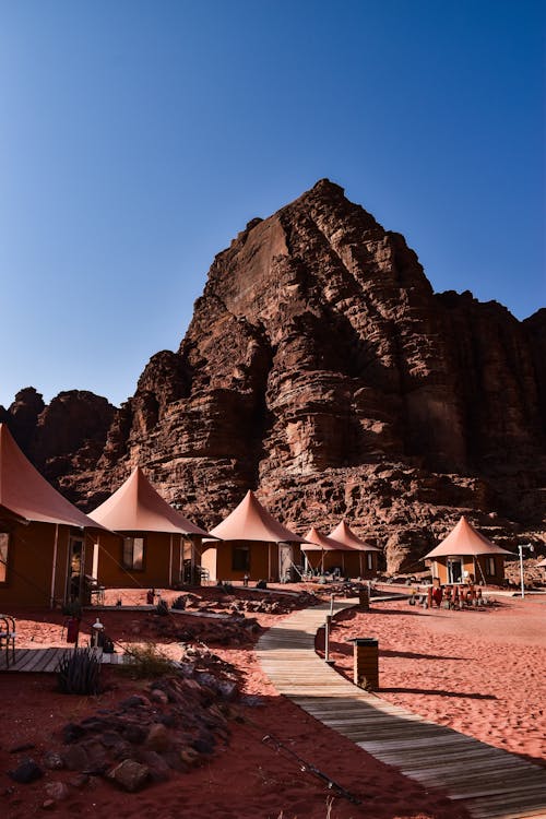 çadır, çöl, dağ içeren Ücretsiz stok fotoğraf