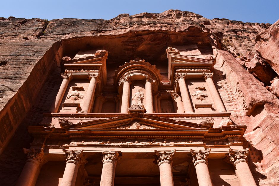 menjelajahi petra di yordania