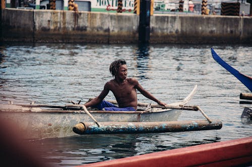 Бесплатное стоковое фото с весельная лодка, водный транспорт, голый торс