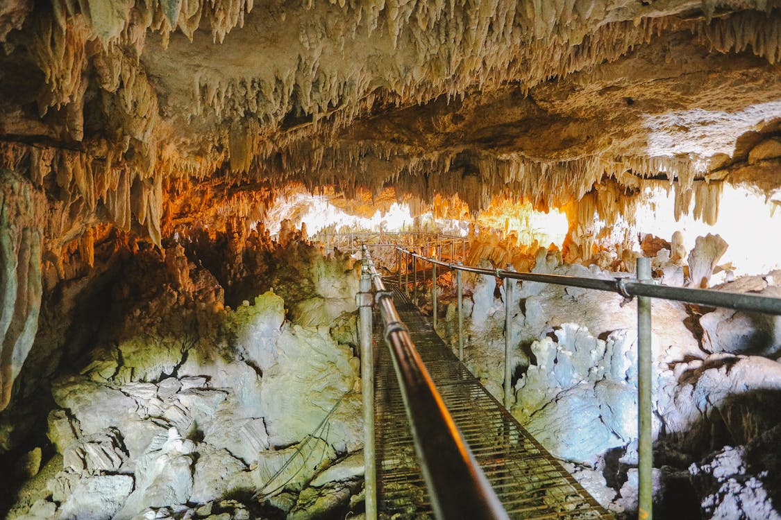 Foto stok gratis formasi batuan, gua, jembatan kaki